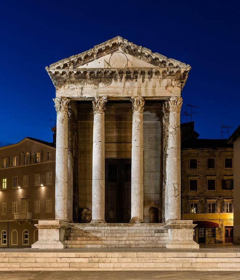 Central Augustus App Pula Extérieur photo